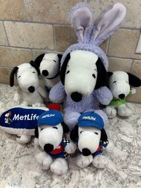MetLife Snoopy Plush Lot of 7 - bunny, 2 racing, soccer, swim, blimp , plain